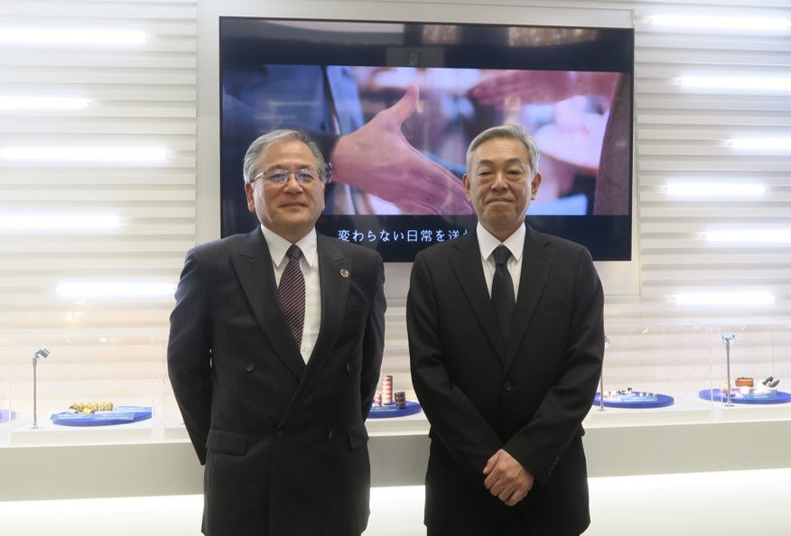 今野社長(右)と根本専務理事(左)